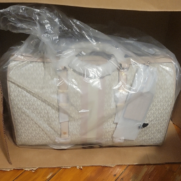 Michael Kors Handbags - Michael Kors Beige and White Tote Bag